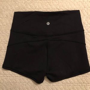 Lululemon In Movement Short - NWOT size 6
!